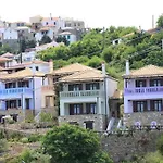 Old Village Vilă